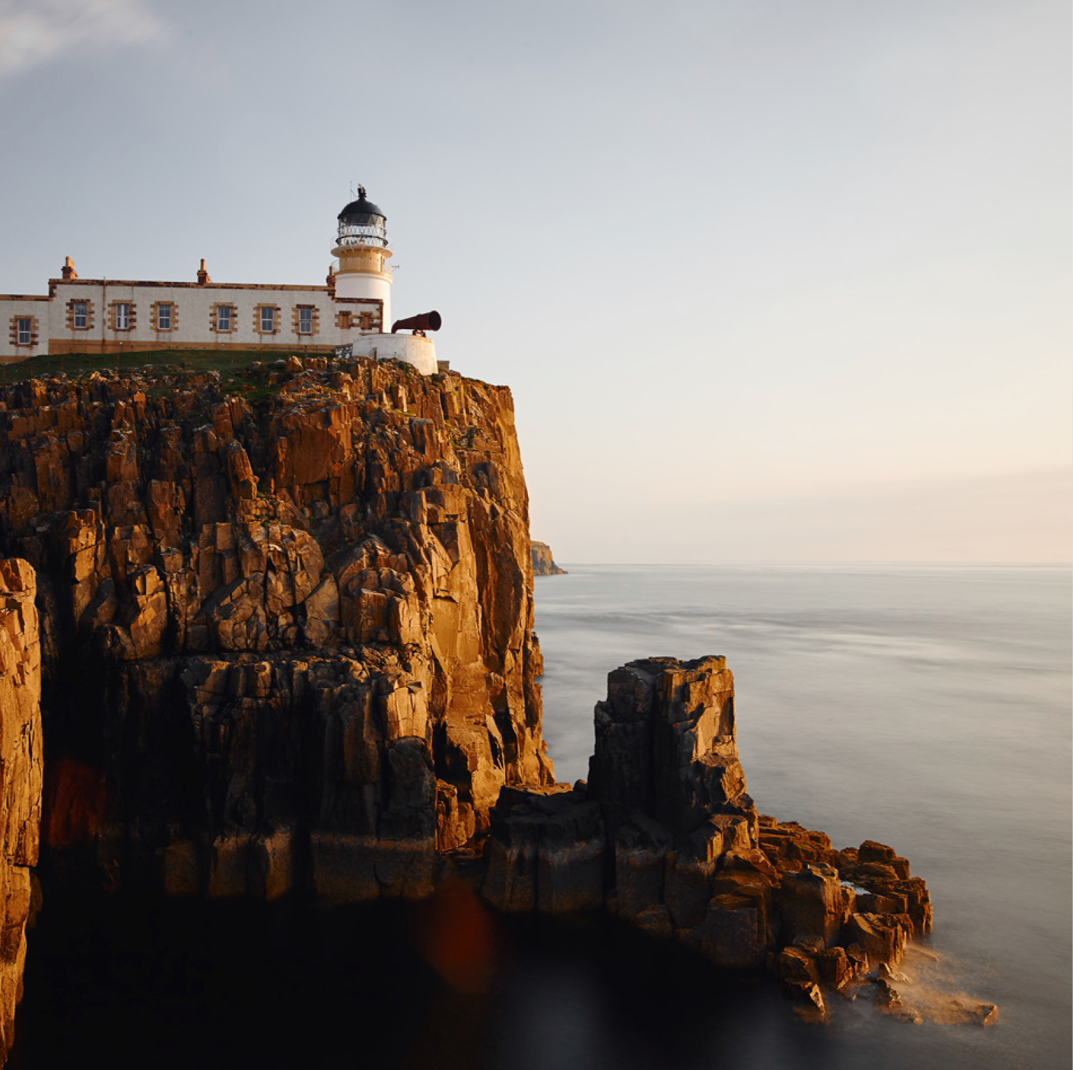 Phare au dessus de la falaise